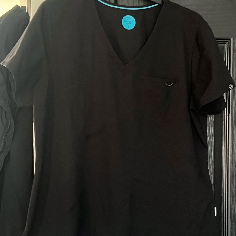 WOMAN’s Scrub top and bottom. Zavate brand like NEW